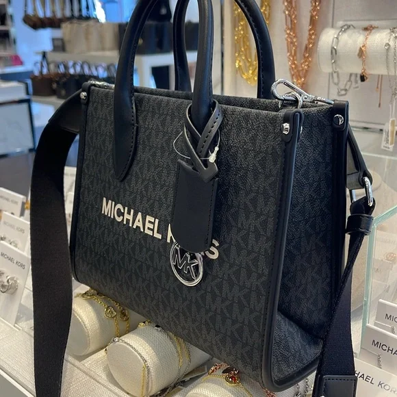 Michael Kors Mirella Small Signature Logo Crossbody Bag
Black
NWT - Picture 12 of 16